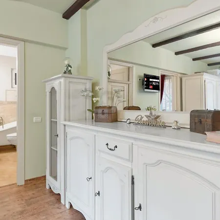 Feels Like - Old Town Apartment