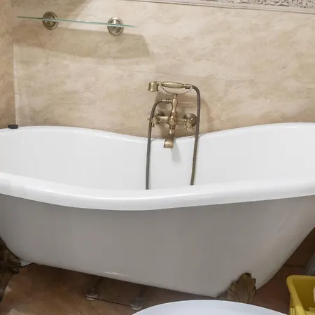 Feels Like - Old Town *