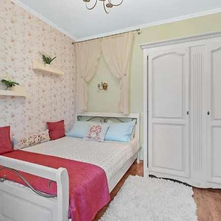 Feels Like - Old Town Apartment Bukarest