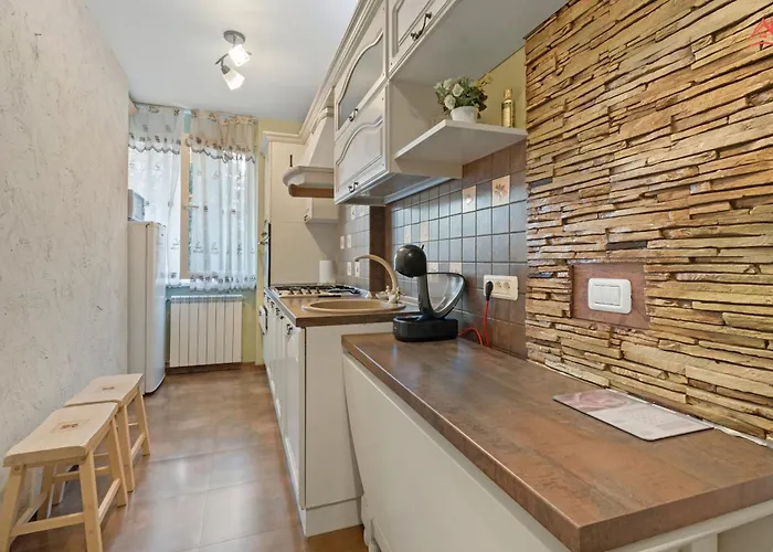 Feels Like - Old Town *