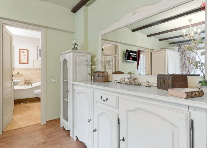 Feels Like - Old Town Apartment