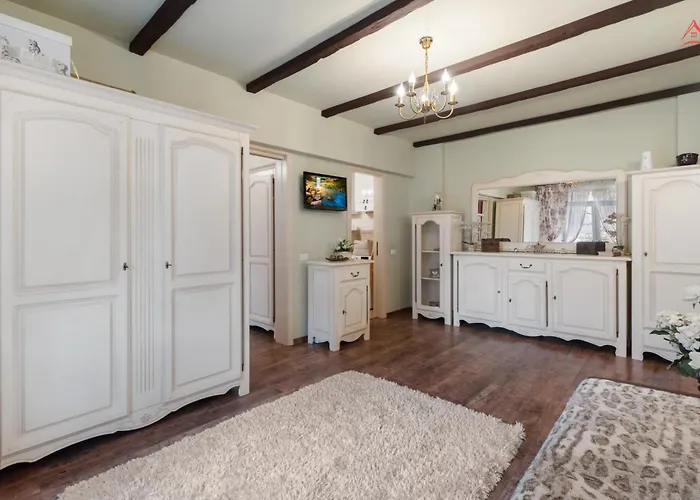 Feels Like - Old Town Apartment *