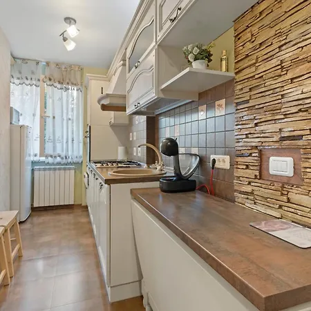 Feels Like - Old Town *