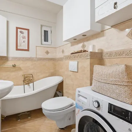 Feels Like - Old Town * Bucharest